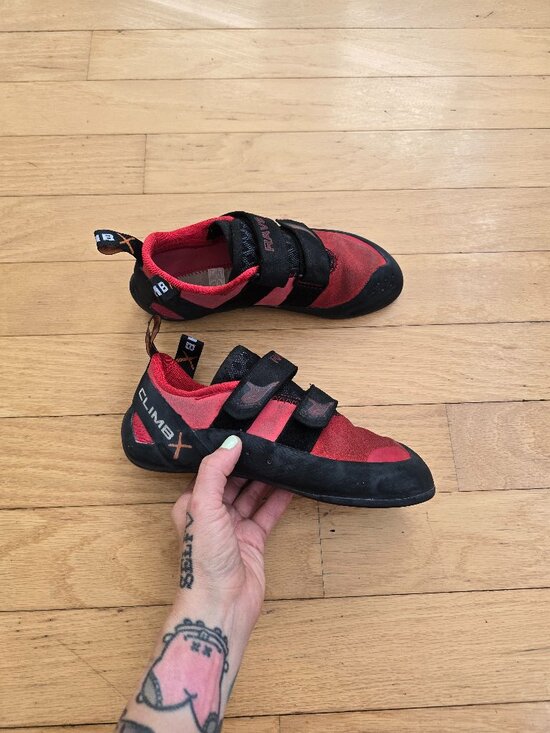 Climb X | Rave Strap red black sporty rock climbing shoes | MENS 7.5